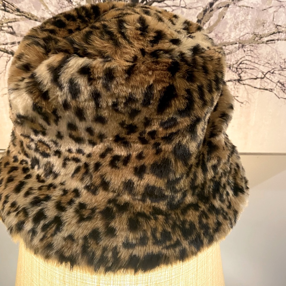Leopard pattern classic hat